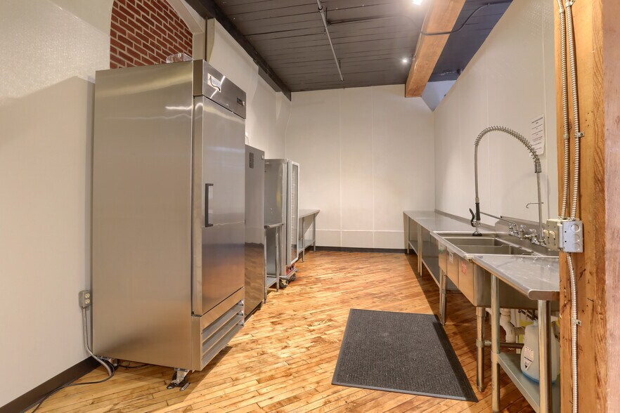 More Photos Of 124 N. 5th Street, Lebanon Warehouse For Sale