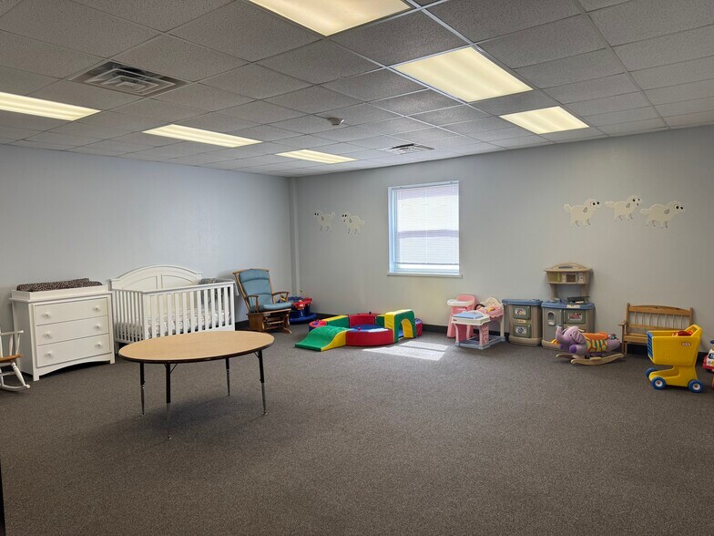 More Photos Of 2045 SE Green Oaks Blvd, Arlington Religious Facility For Lease