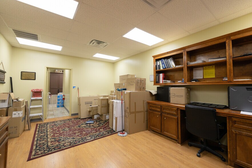 More Photos Of 10009 S Highway 6 Rd, Sugar Land Freestanding For Sale