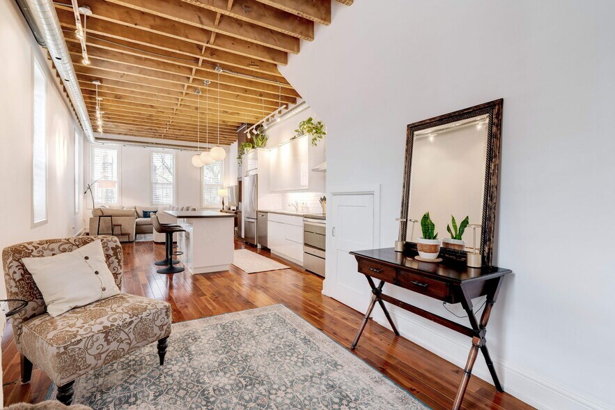 More Photos Of 205 King St E, Hamilton Storefront Retail Residential For Sale
