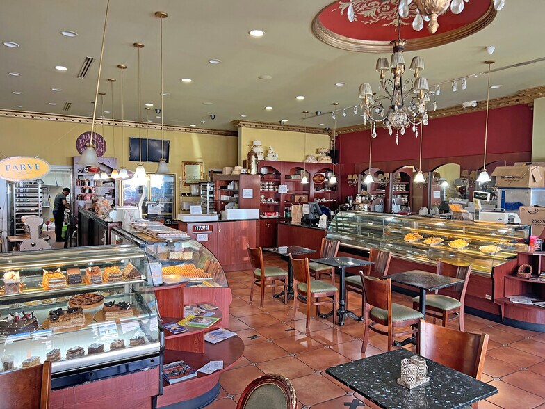 More Photos Of 9060 W Pico Blvd, Los Angeles Restaurant For Lease