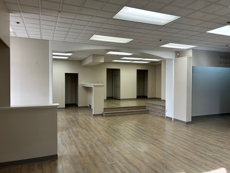 More Photos Of 490 Shrewsbury St, Worcester Unknown For Lease