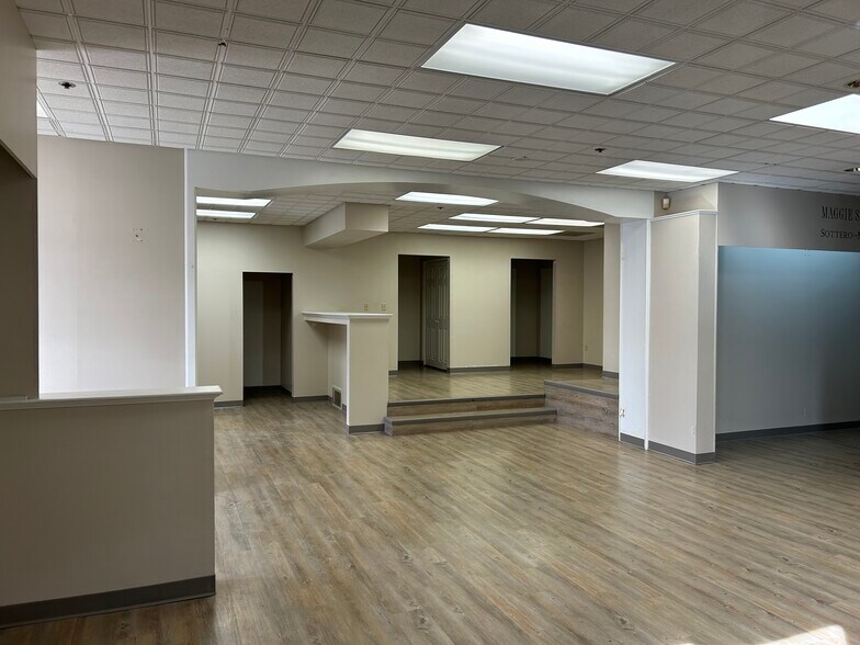 More Photos Of 490 Shrewsbury St, Worcester Unknown For Lease