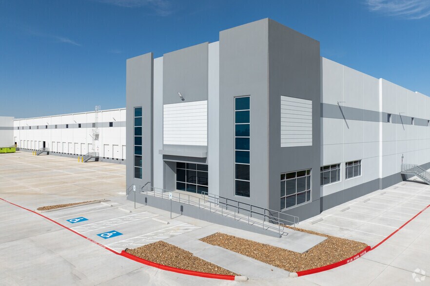 More Photos Of 2830 E Pasadena Blvd, Deer Park Industrial For Sale