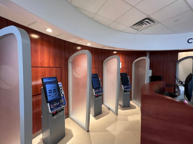 More Photos Of 5940-5990 Richmond Hwy, Alexandria Restaurant For Lease