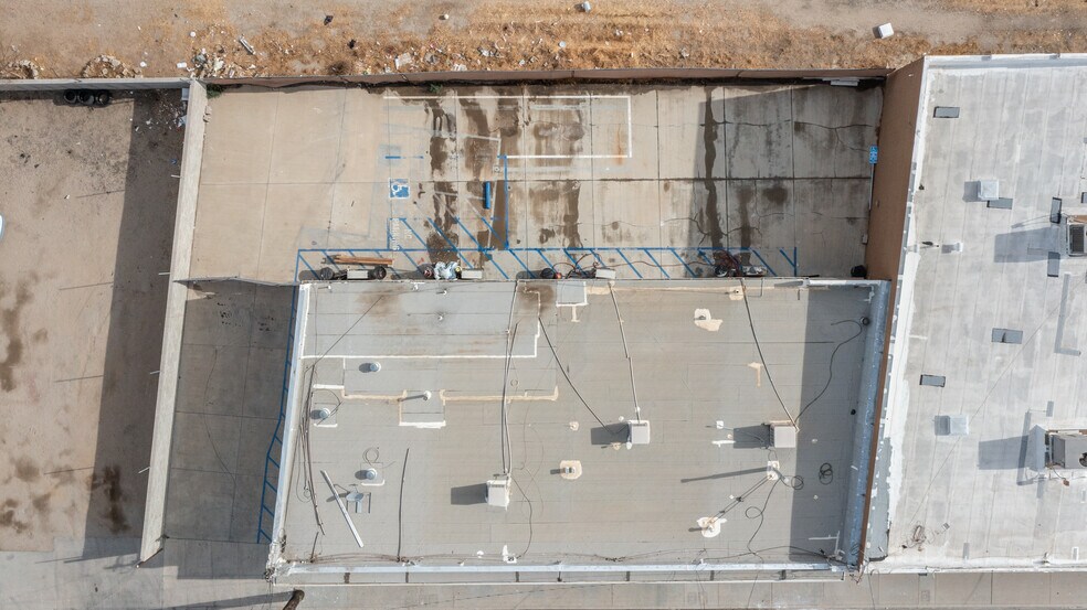 More Photos Of 38262 6th St E, Palmdale Storefront For Sale