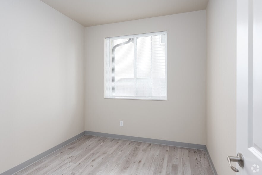 More Photos Of 7911 Washington Blvd SW, Lakewood Apartments For Sale