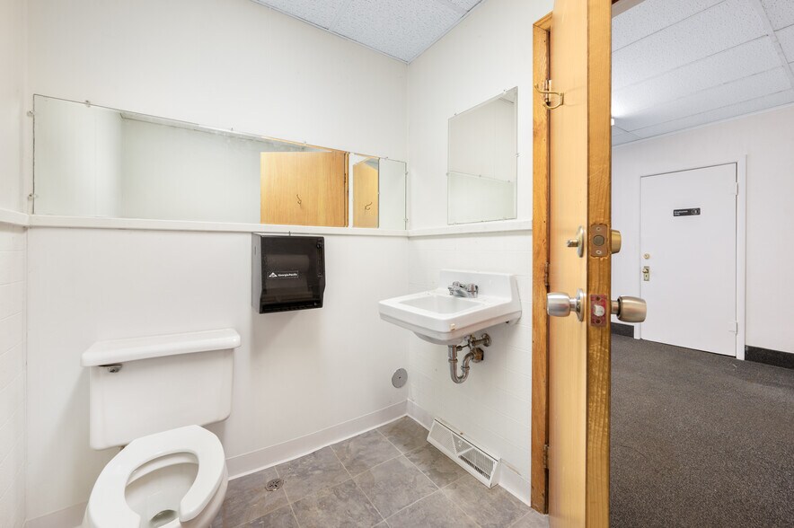 More Photos Of 605 N State St, Big Rapids Loft Creative Space For Sale