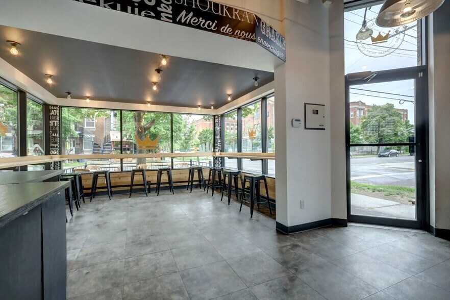More Photos Of 5300 Rue de Verdun, Montréal Fast Food For Sale