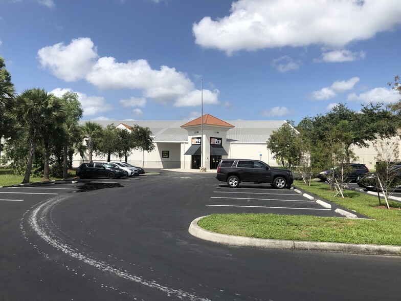 More Photos Of 12180 Metro Pky, Fort Myers Distribution For Lease