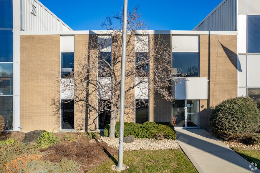 More Photos Of 543 W Algonquin Rd, Arlington Heights Warehouse For Sale