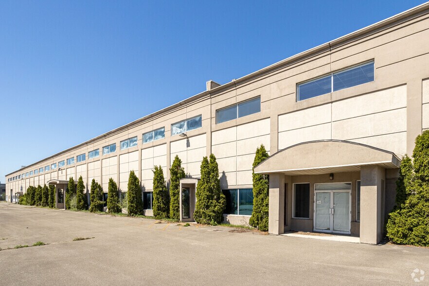 More Photos Of 80 Rue Stinson, Montréal Warehouse For Sale