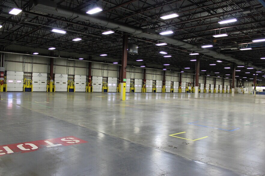 More Photos Of 208 Copper Top Ln NE, Cleveland Warehouse For Lease