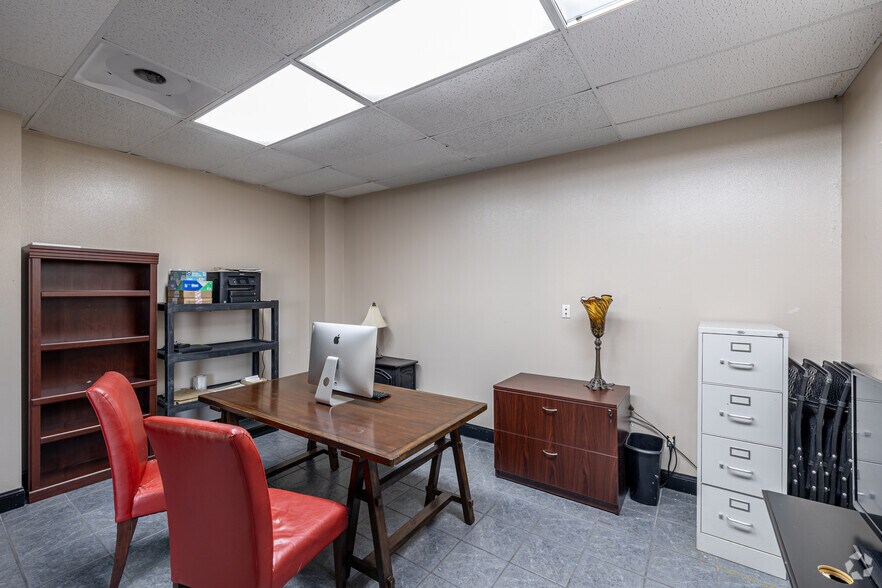 More Photos Of 200 SW Regional Airport Blvd, Bentonville General Retail For Sale