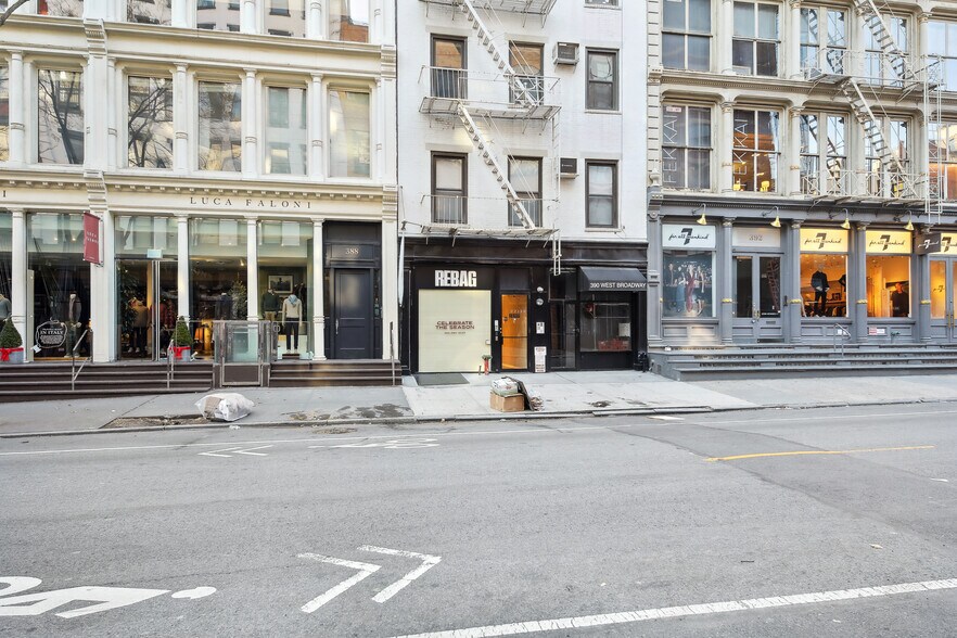 More Photos Of 390 W Broadway, New York Apartments For Lease