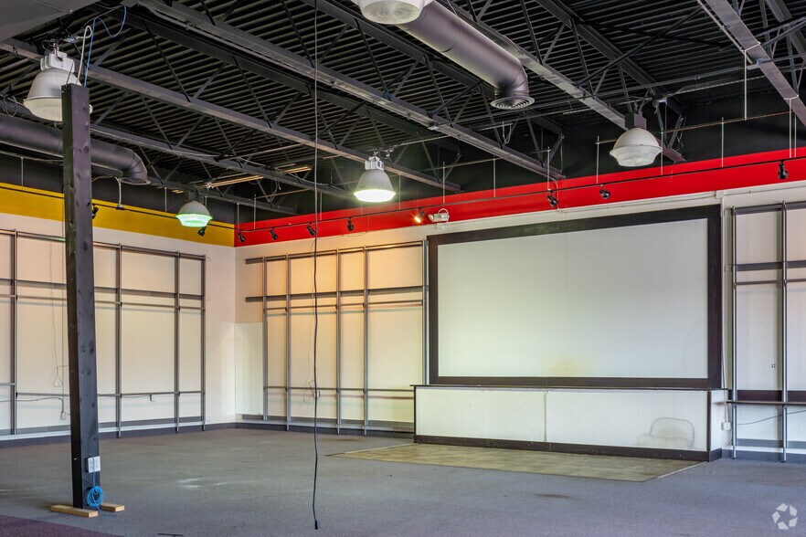 More Photos Of 4813-4945 Clio Rd, Flint Unknown For Lease