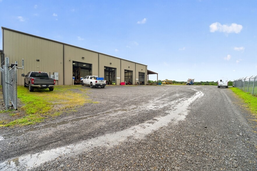 More Photos Of 13993 Highway 65, Damascus Warehouse For Sale