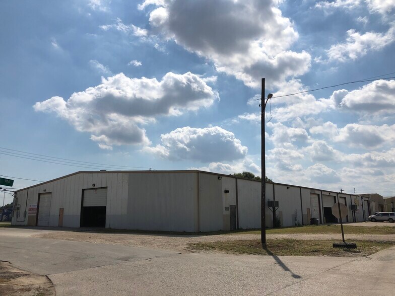 Primary Photo Of 1002-1008 Pennsylvania Ave, South Houston Warehouse For Sale