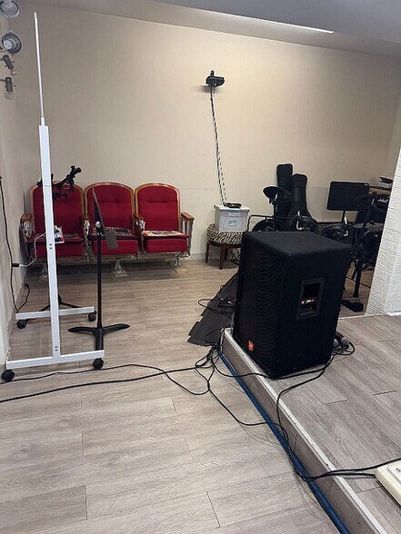 More Photos Of 4324 215th St, Bayside Religious Facility For Lease