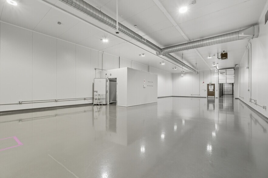 More Photos Of 1466 Curran Hwy, North Adams Manufacturing For Lease