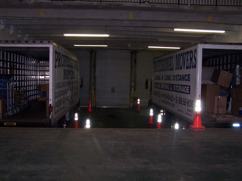 More Photos Of 2741 W 76th St, Hialeah Warehouse For Lease