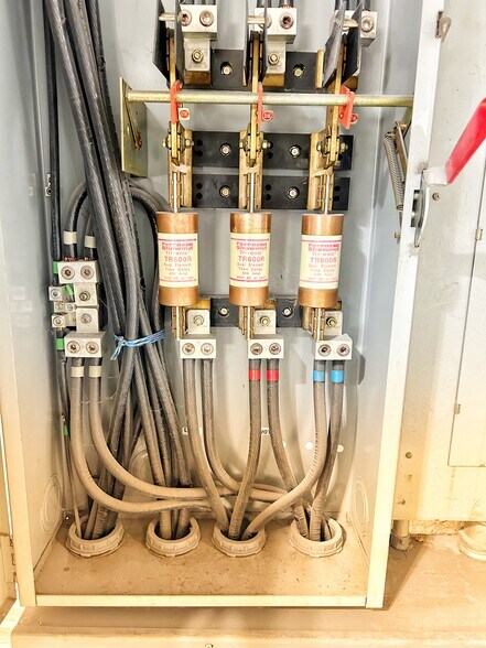 More Photos Of 27888 Highway 6, Sardis Warehouse For Lease