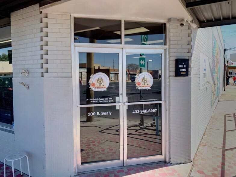 More Photos Of 100 E Sealy Ave, Monahans General Retail For Sale