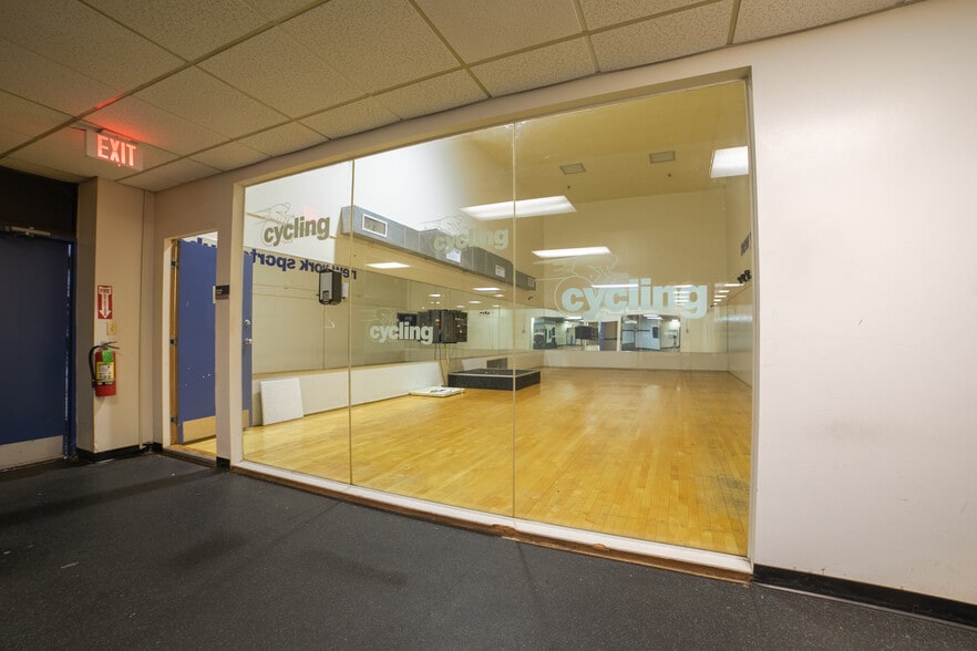 More Photos Of 450 State Route 34, Matawan Light Distribution For Lease