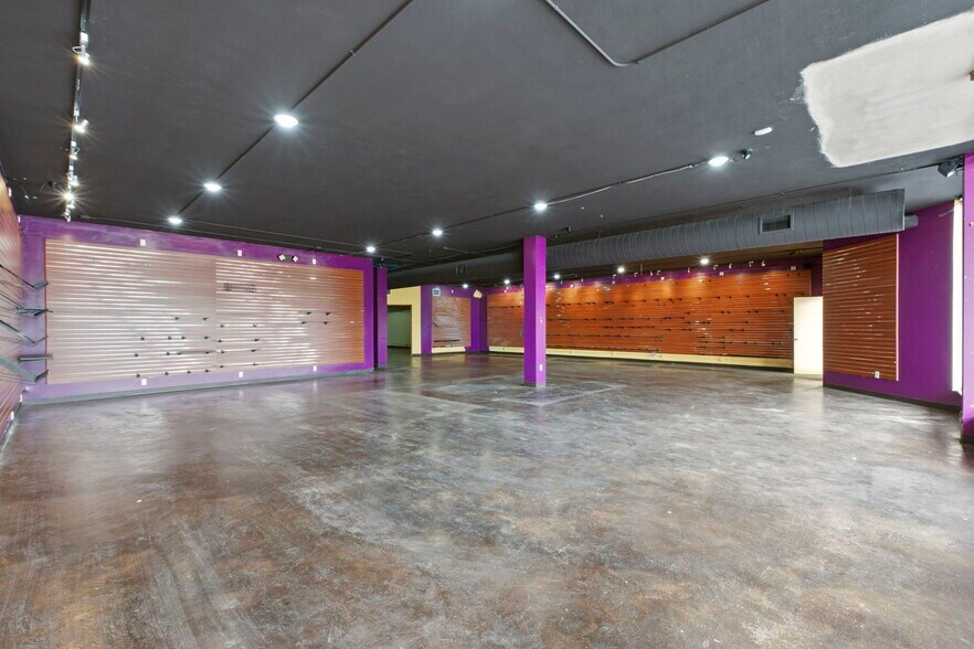 More Photos Of 1445 S Glenstone Ave, Springfield General Retail For Lease