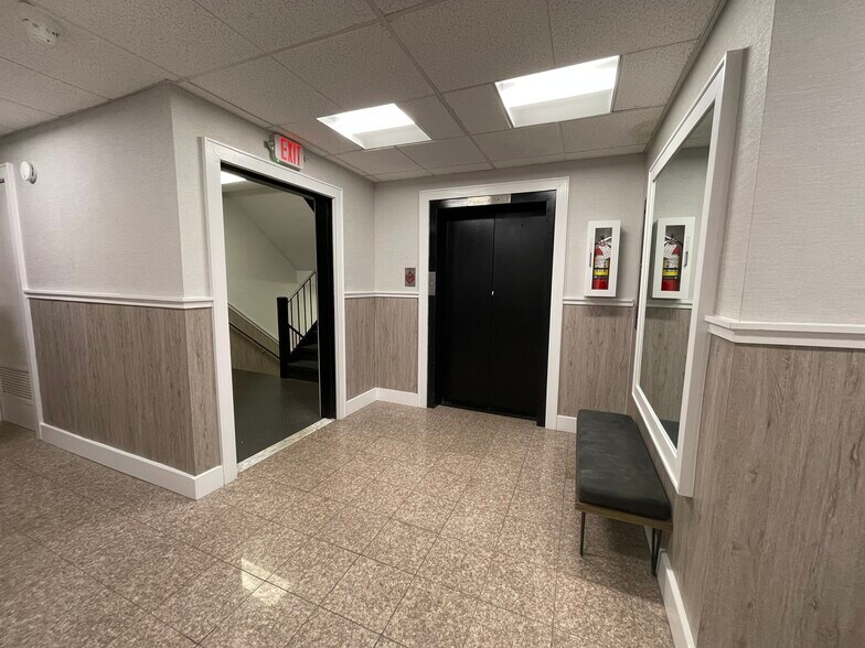 More Photos Of 120 W Park Ave, Long Beach Office For Sale