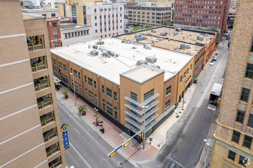 More Photos Of 500 Navarro St, San Antonio Office For Lease