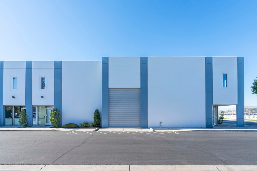 More Photos Of 7095 Jurupa Ave, Riverside Manufacturing For Lease