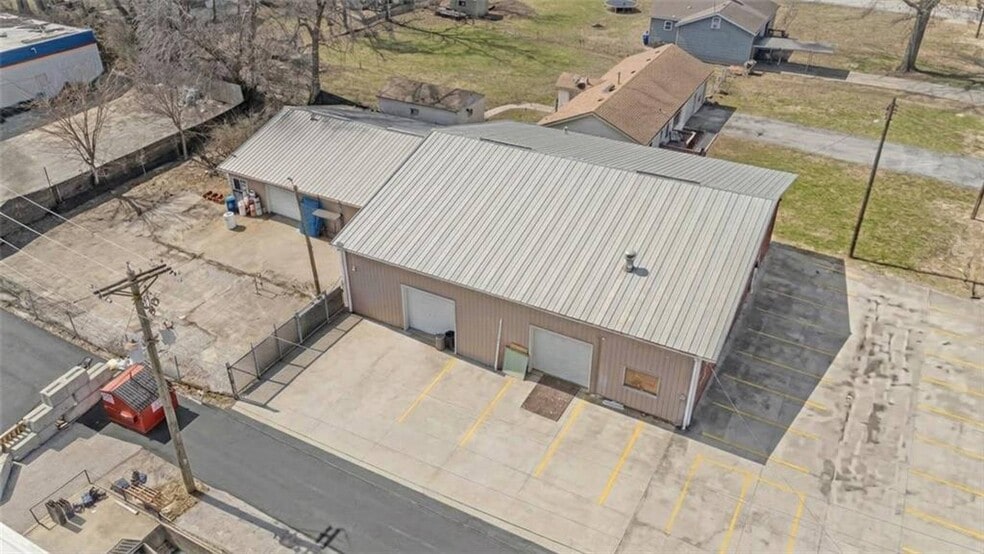 Primary Photo Of 702 SW South Ave, Blue Springs Warehouse For Lease