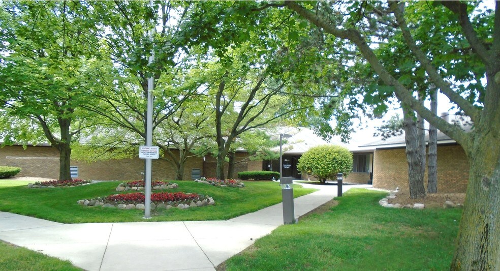 Primary Photo Of 28525-28545 Orchard Lake Rd, Farmington Hills Office For Sale