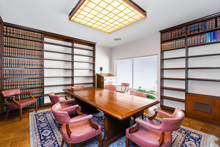 More Photos Of 2165 15th Ave, Vero Beach Office For Lease