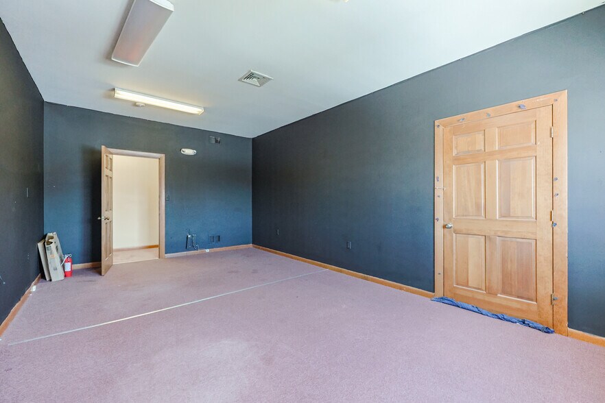 More Photos Of 310-312 Wilbur Ave, Swansea Office For Sale