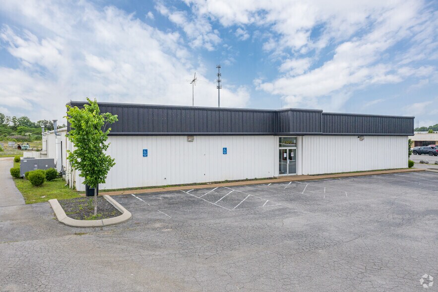 More Photos Of 2303 S Church St, Murfreesboro Freestanding For Lease