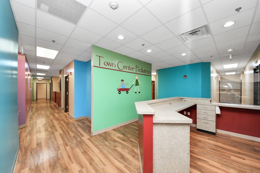 More Photos Of 3521 Town Center Blvd, Sugar Land Medical For Lease