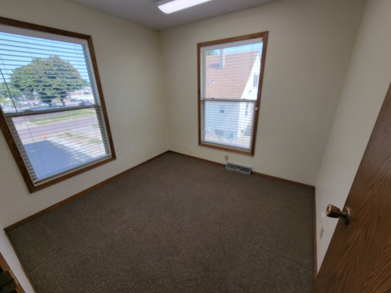 More Photos Of 405 W 34th St, Sioux Falls Office For Lease