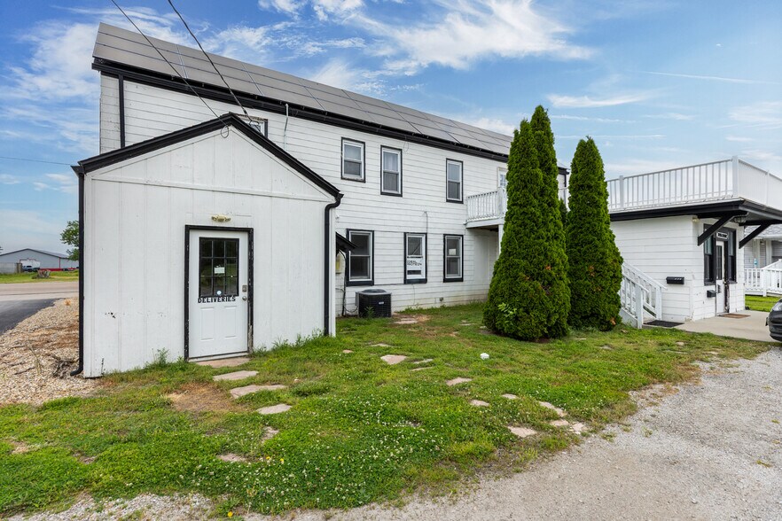 More Photos Of 904 W Union Ave, Litchfield Office For Sale