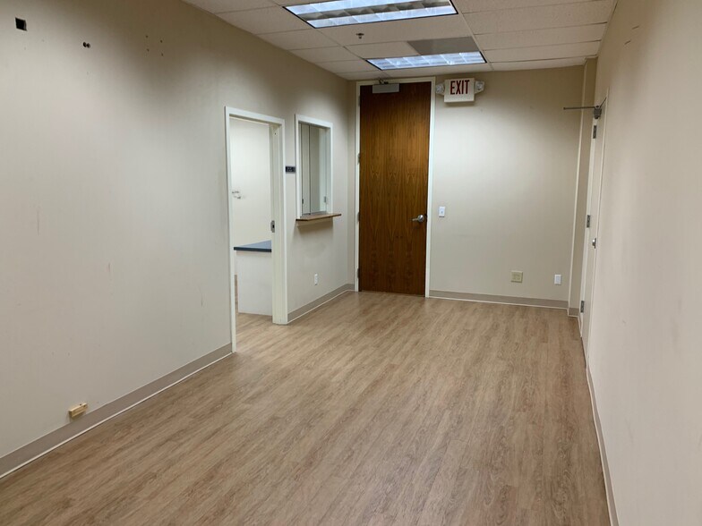 More Photos Of 25 Hospital Center Blvd, Hilton Head Medical For Lease