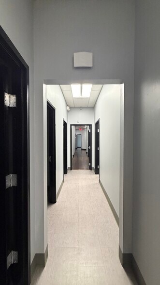 More Photos Of 130 Seaboard Ln, Franklin Flex For Sale