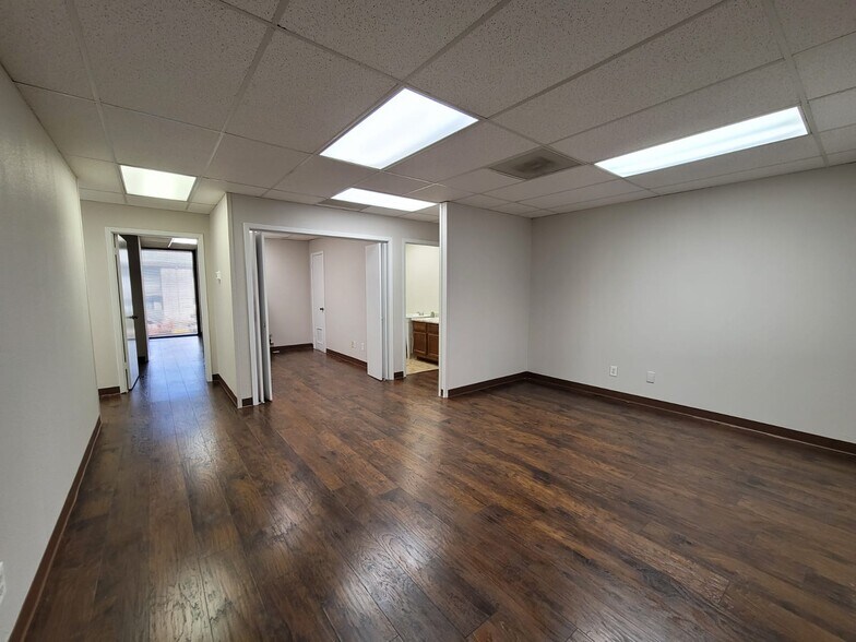 More Photos Of 433 Kitty Hawk Rd, Universal City Office For Lease