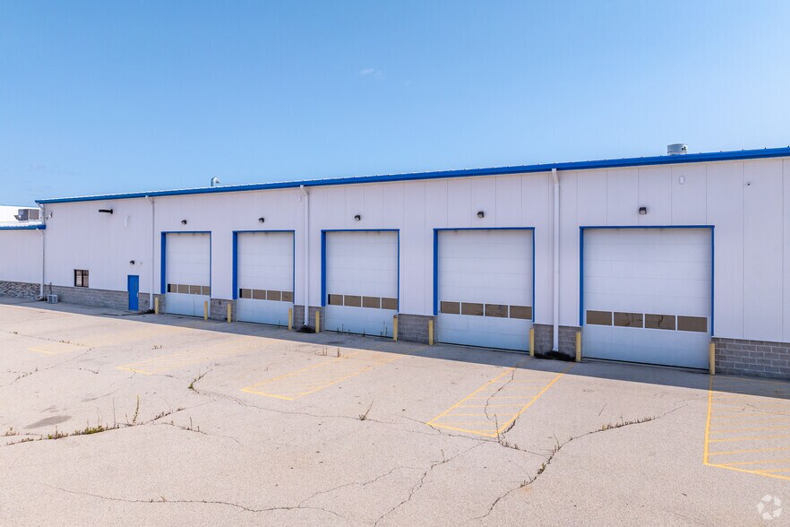 More Photos Of 800 E Green Bay Ave, Saukville Auto Dealership For Lease