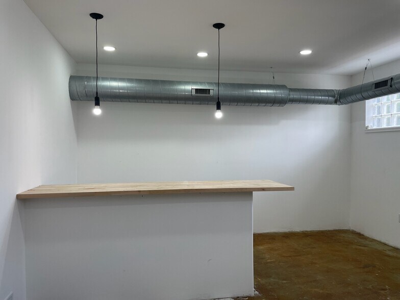 More Photos Of 330 E Oak St, Louisville Office For Sale
