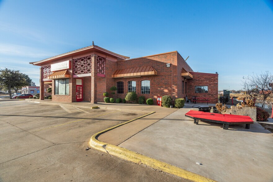 More Photos Of 4516 Maplewood Ave, Wichita Falls General Retail For Sale