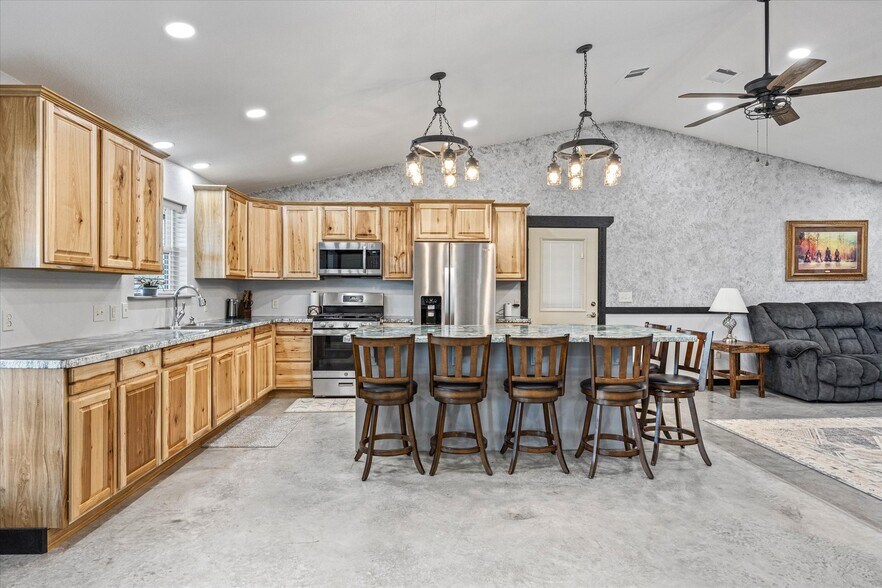 More Photos Of 7703 Prairie Creek Ln, Tolar Contractor Storage Yard For Sale
