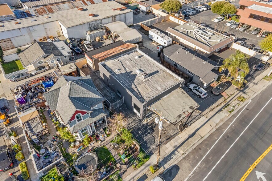 More Photos Of 585 W Hedding St, San Jose Service For Sale