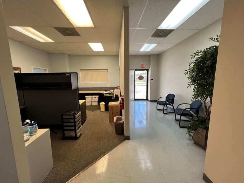 More Photos Of 707 W Lake Dr, Wimauma Industrial For Sale