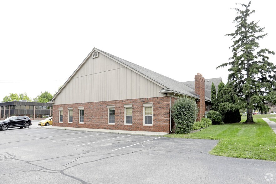 More Photos Of 215 E Big Beaver Rd, Troy Medical For Lease